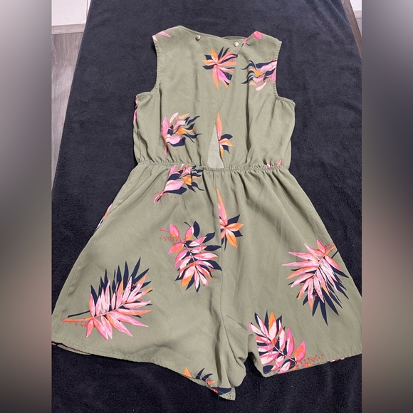 🌴🌸A New Day Romper Womens Medium Green Pink Floral Romper Sleeveless Pockets - Picture 13 of 13